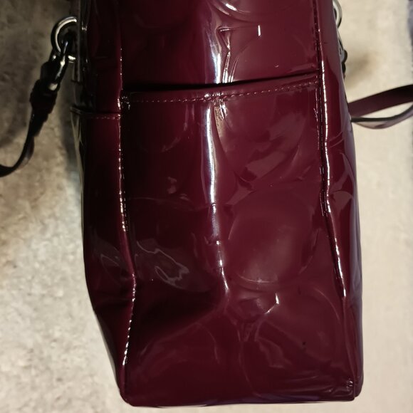 EUC ~ Coach's Patent Leather RARE Burgundy Wine Colored City Tote Bag - Picture 3 of 10